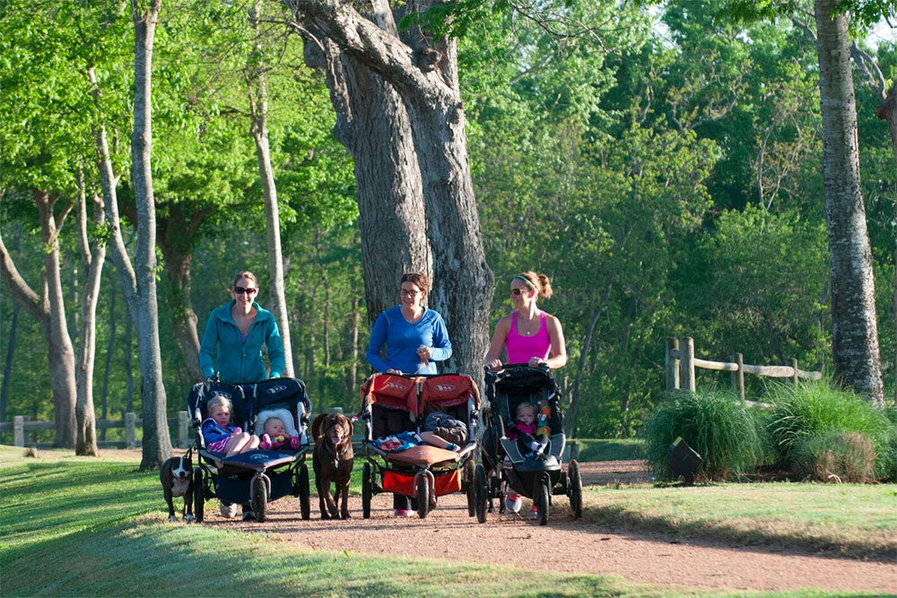 Stroller moms enjoy Sienna lifestyle and amenities in Missouri City